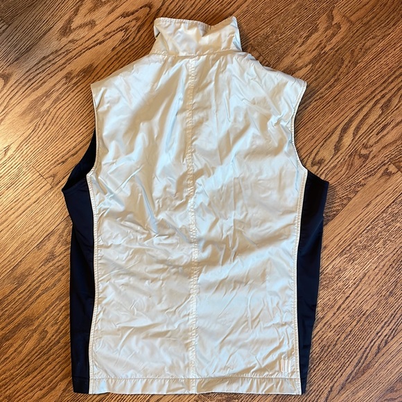 Woman’s Burton vest large - Picture 3 of 3